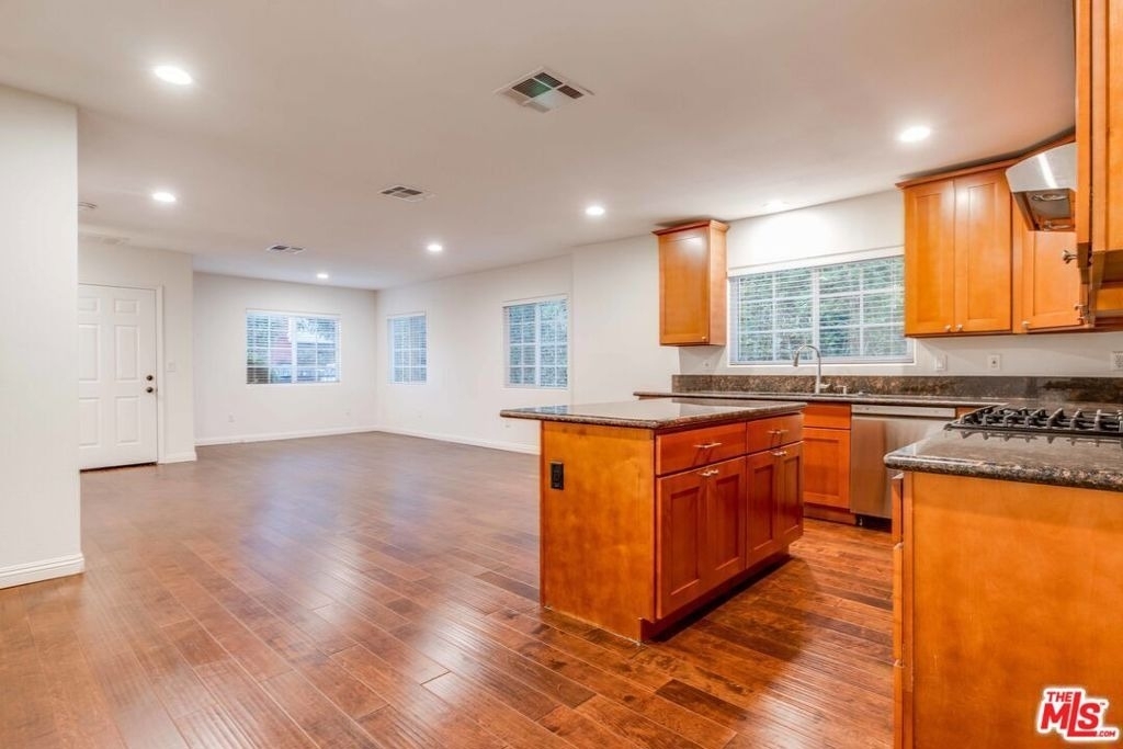4848 Oakwood Avenue - Photo 2