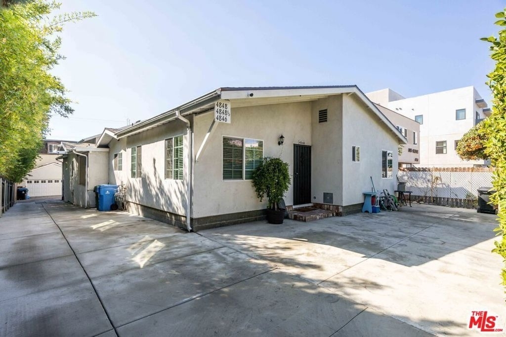 4848 Oakwood Avenue - Photo 12