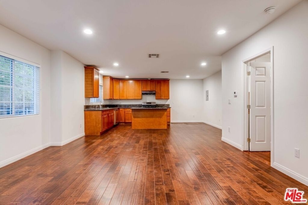 4848 Oakwood Avenue - Photo 0