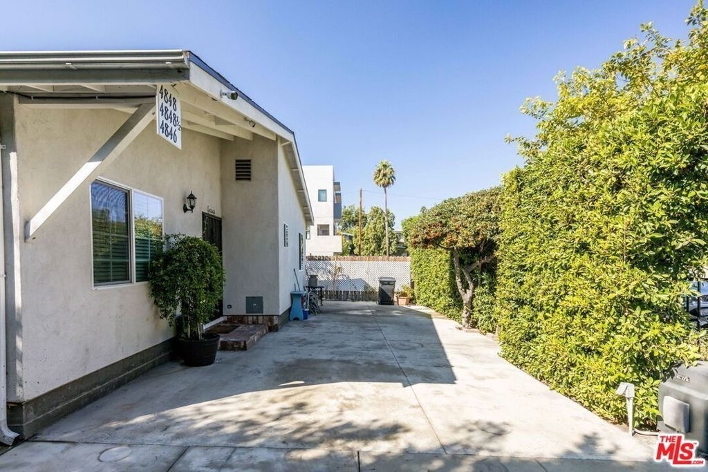 4848 Oakwood Avenue - Photo 13