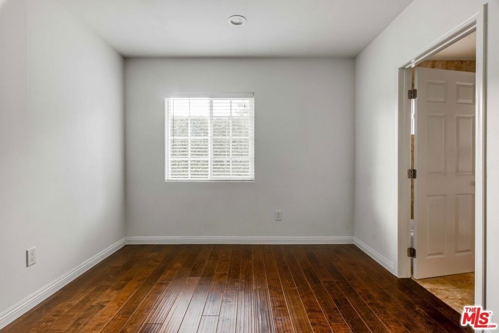 4848 Oakwood Avenue - Photo 6