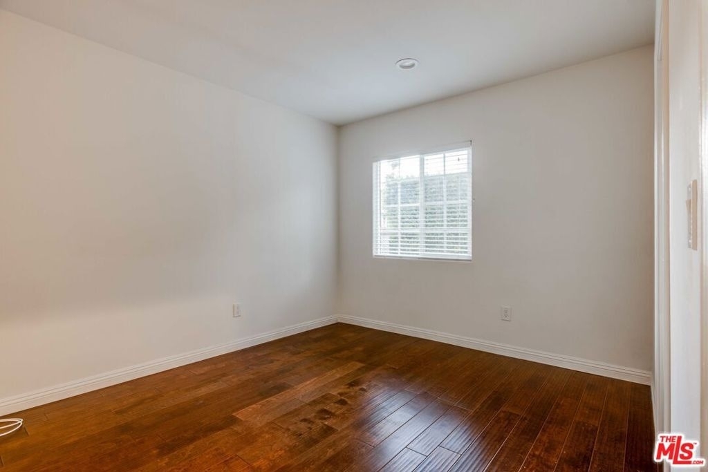 4848 Oakwood Avenue - Photo 4