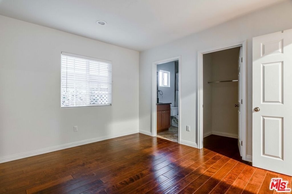 4848 Oakwood Avenue - Photo 10