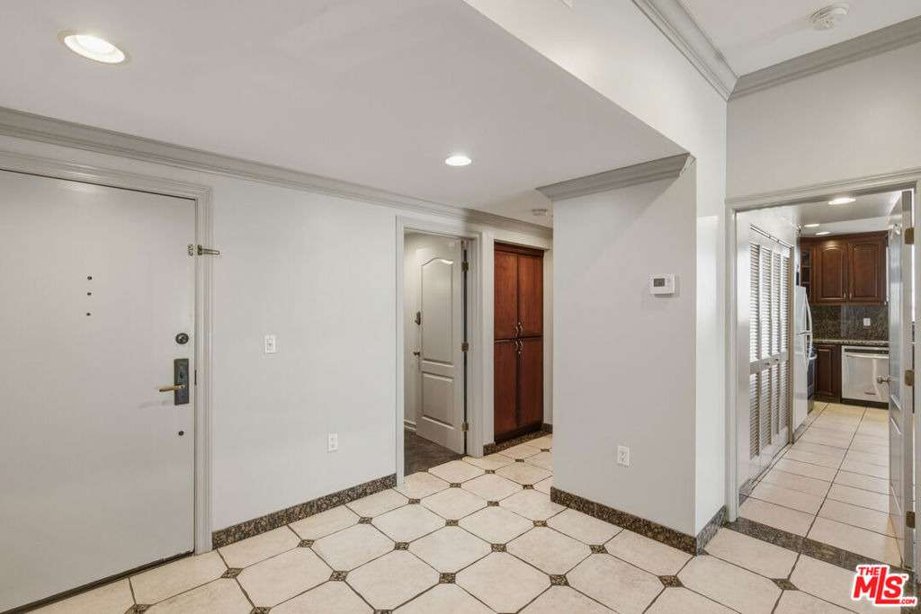 1132 S Doheny Drive - Photo 10