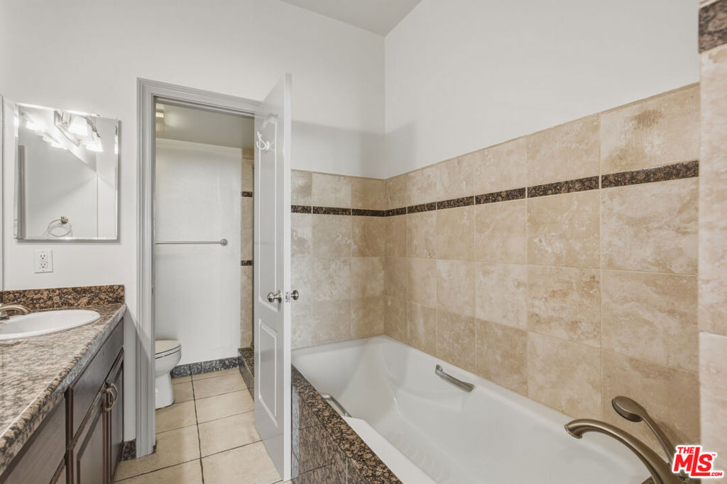 1132 S Doheny Drive - Photo 17