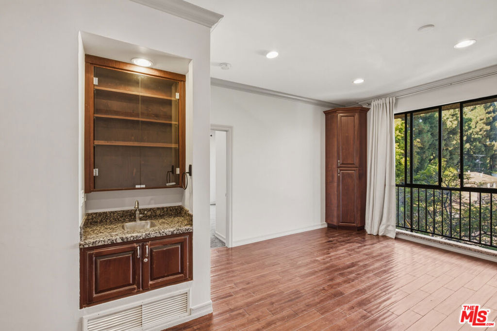 1132 S Doheny Drive - Photo 8