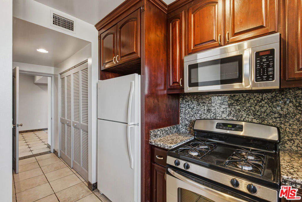 1132 S Doheny Drive - Photo 11