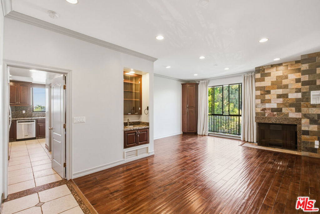 1132 S Doheny Drive - Photo 4