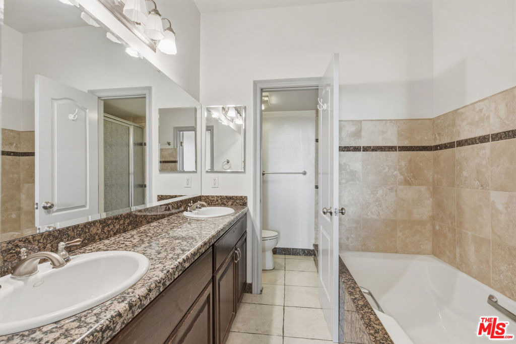 1132 S Doheny Drive - Photo 18