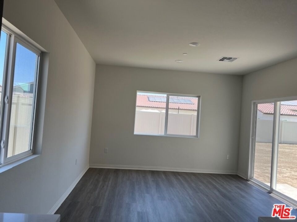 7323 Chetco River Street - Photo 19