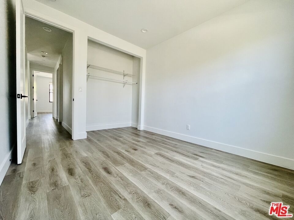 11922 Isis Avenue - Photo 10