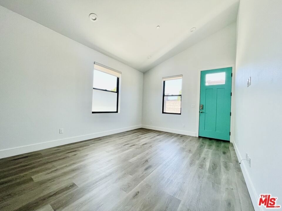 11922 Isis Avenue - Photo 3