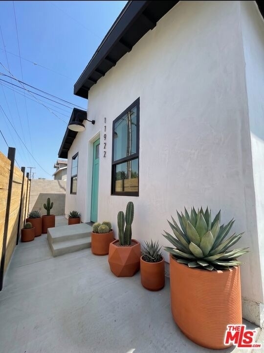 11922 Isis Avenue - Photo 2