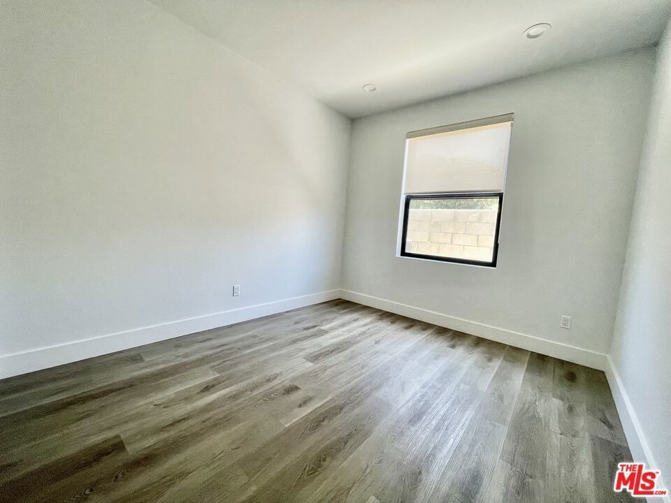 11922 Isis Avenue - Photo 9