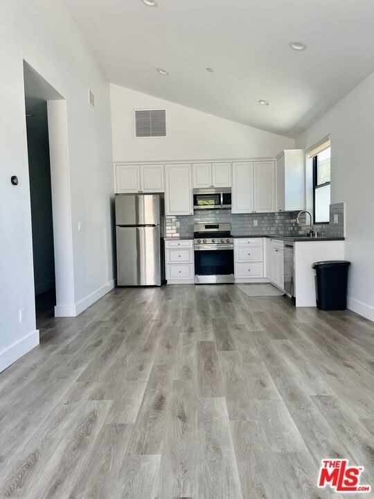 11922 Isis Avenue - Photo 4