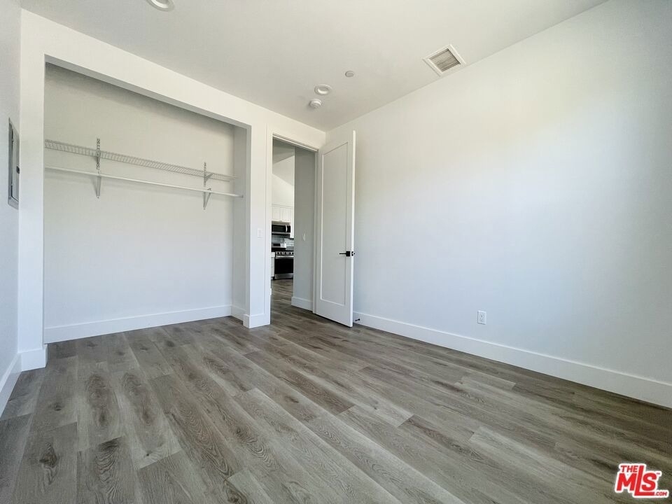11922 Isis Avenue - Photo 8