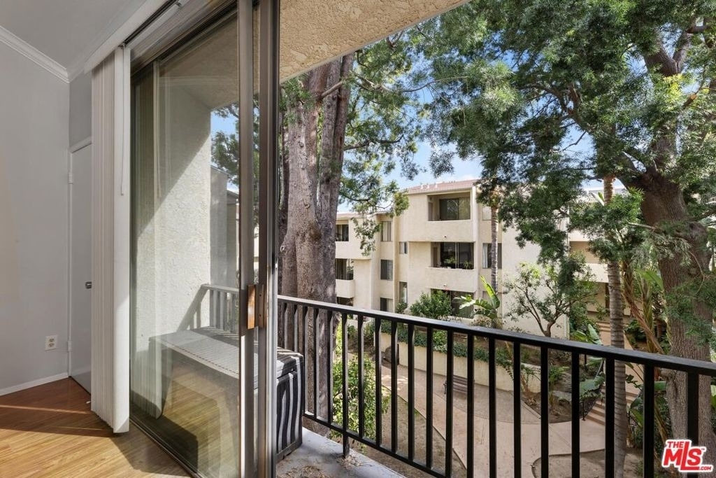 5325 Newcastle Avenue - Photo 28