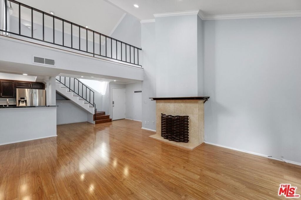 5325 Newcastle Avenue - Photo 0