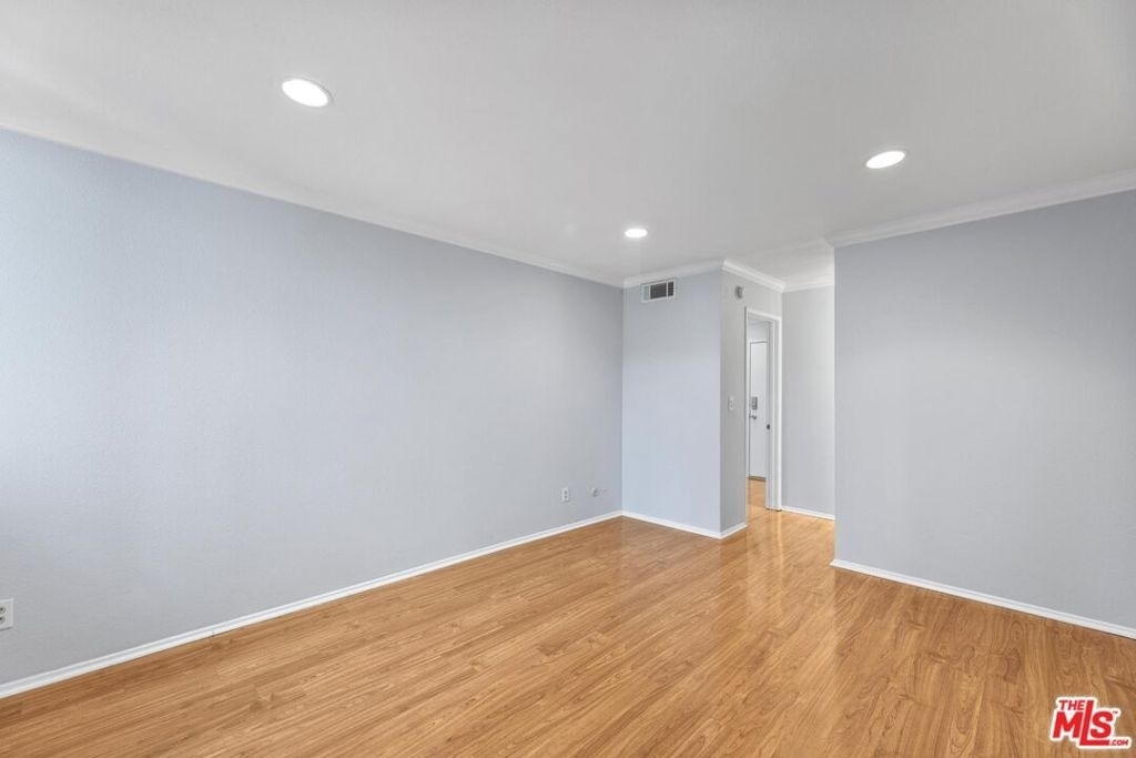 5325 Newcastle Avenue - Photo 37