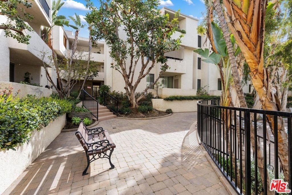 5325 Newcastle Avenue - Photo 47