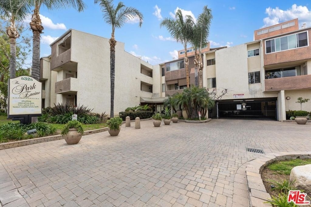 5325 Newcastle Avenue - Photo 14
