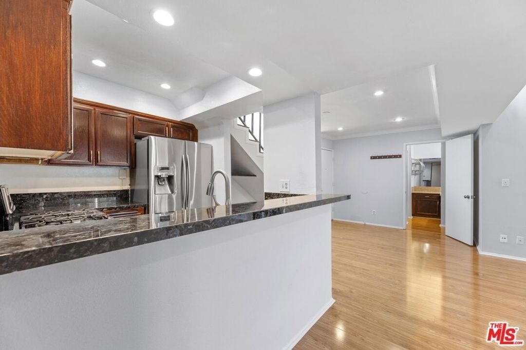 5325 Newcastle Avenue - Photo 26