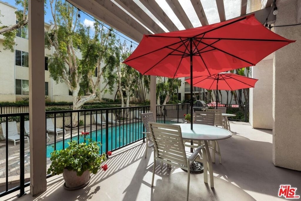 5325 Newcastle Avenue - Photo 10