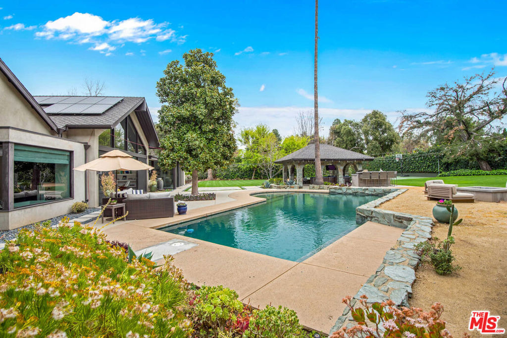 17352 Magnolia Boulevard - Photo 3