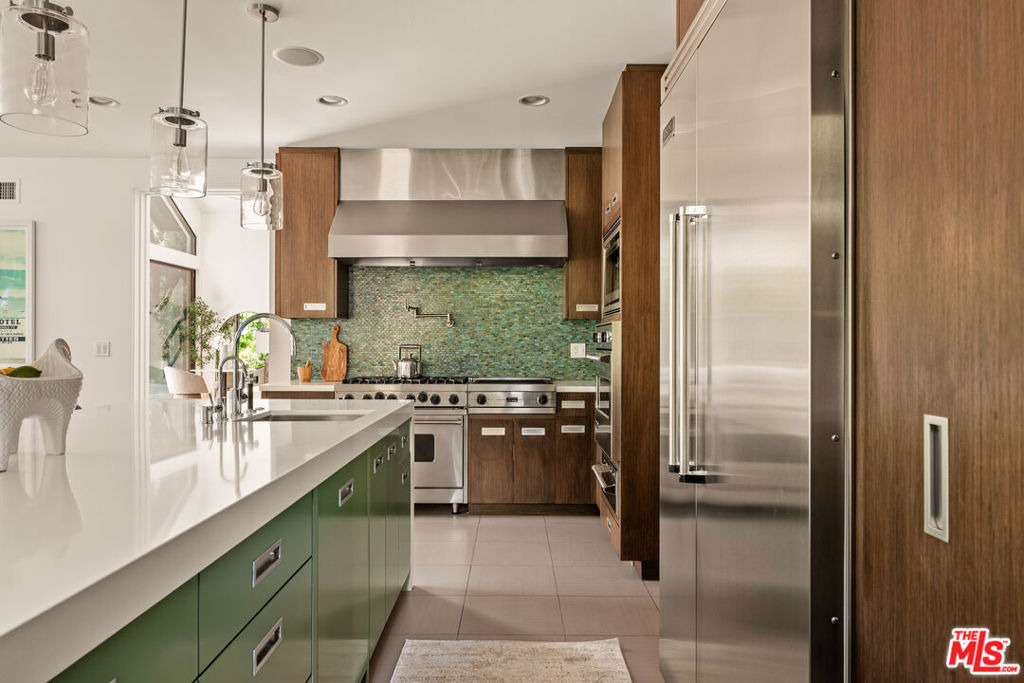 17352 Magnolia Boulevard - Photo 14
