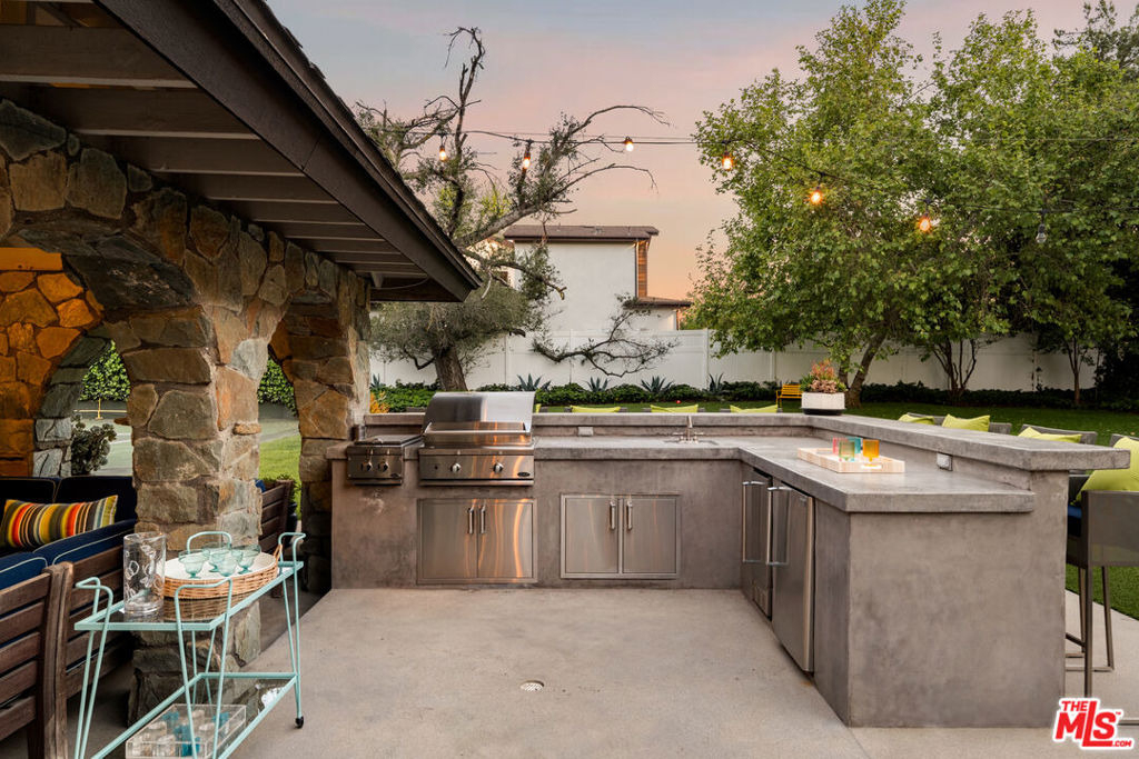 17352 Magnolia Boulevard - Photo 7