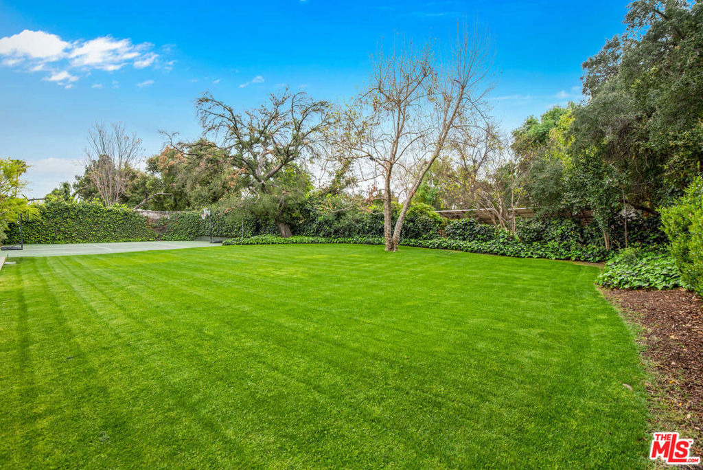 17352 Magnolia Boulevard - Photo 9