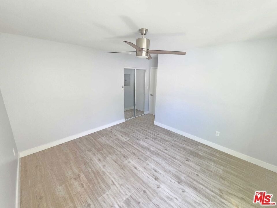 5341 Vantage Avenue - Photo 9