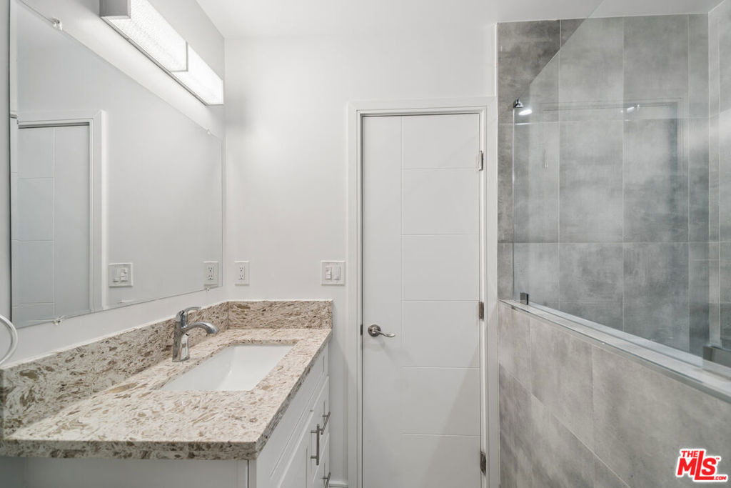 5341 Vantage Avenue - Photo 12