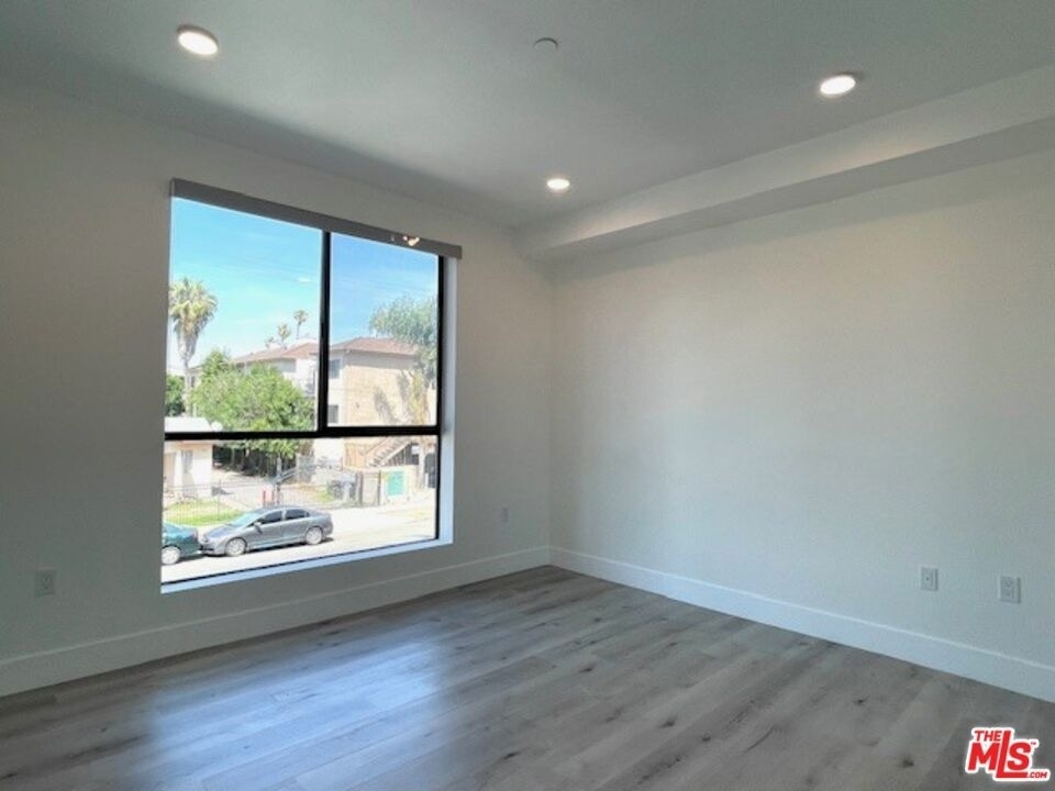 14612 Calvert Street - Photo 13