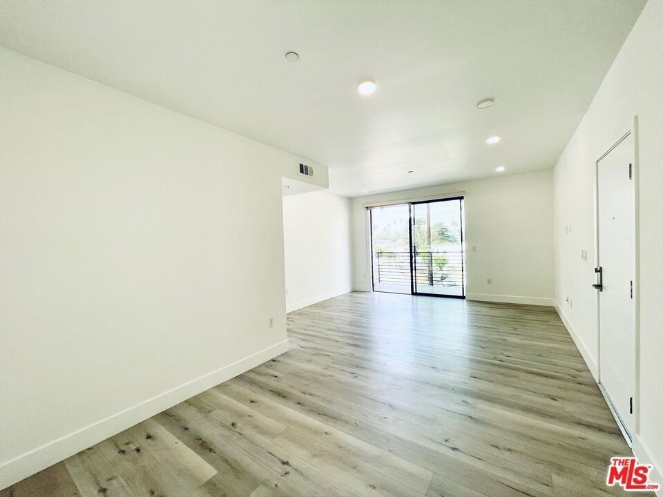 14612 Calvert Street - Photo 6