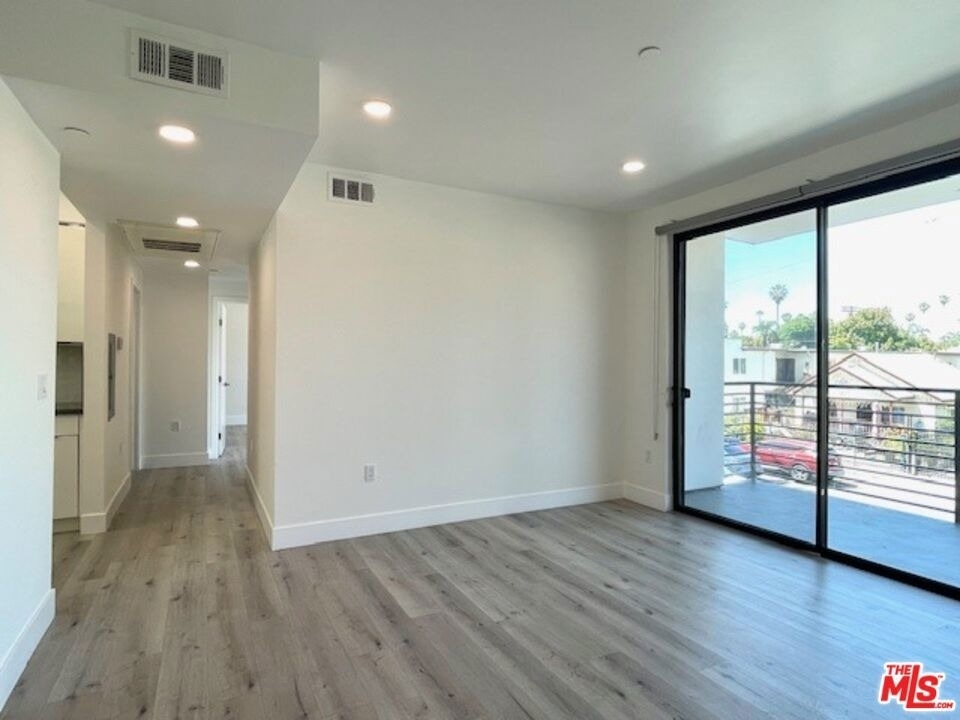 14612 Calvert Street - Photo 2