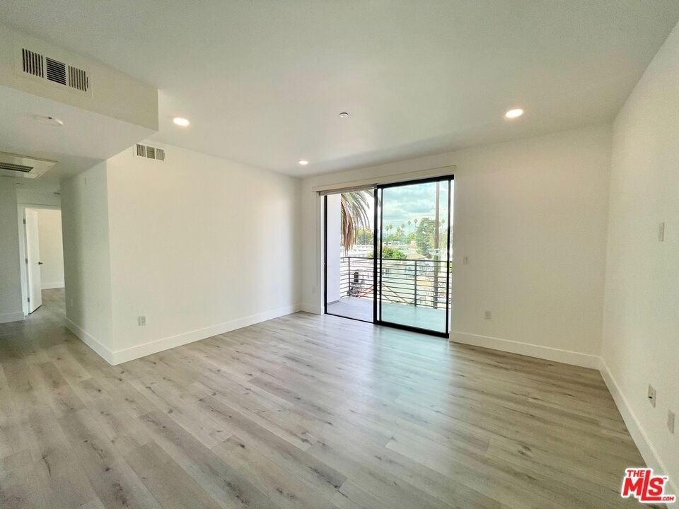 14612 Calvert Street - Photo 1
