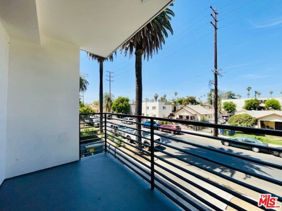 14612 Calvert Street - Photo 3