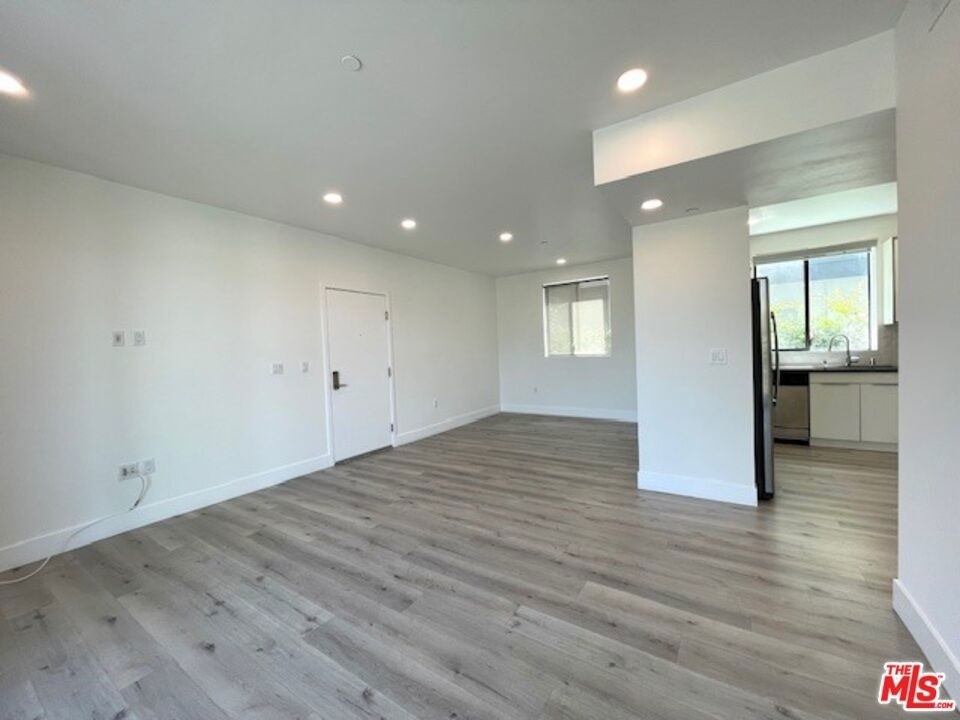 14612 Calvert Street - Photo 9