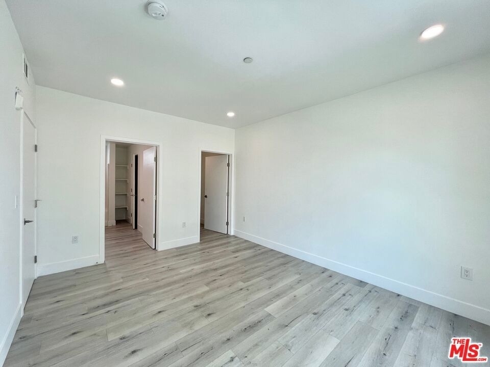 14612 Calvert Street - Photo 21