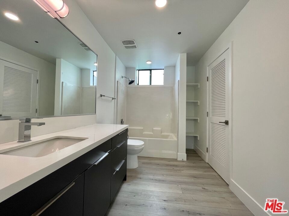14612 Calvert Street - Photo 22