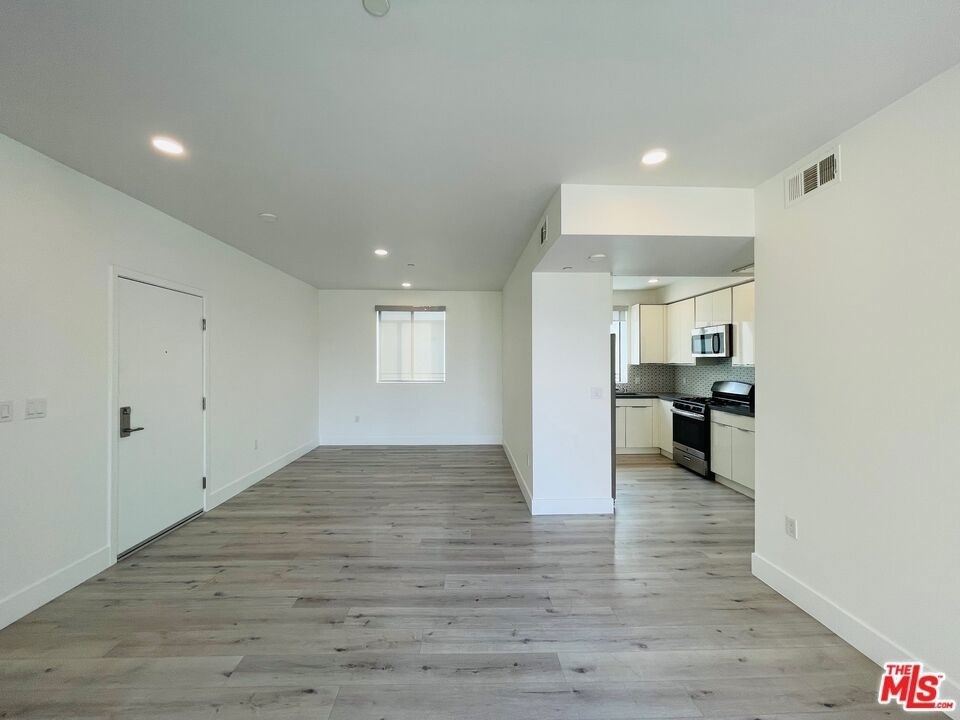 14612 Calvert Street - Photo 8