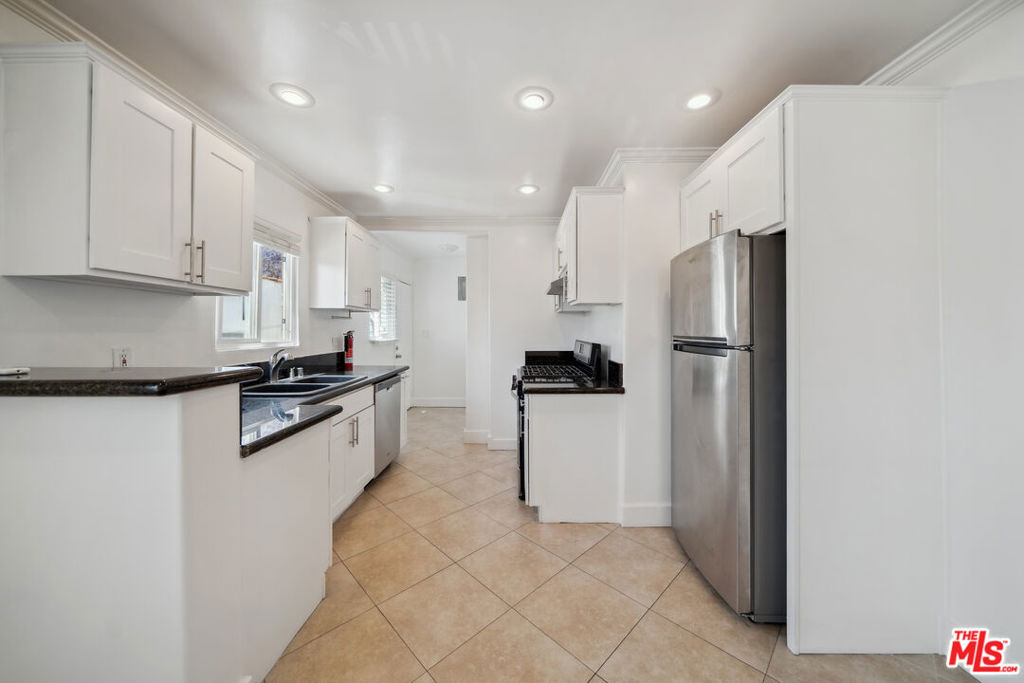 7942 Fountain Avenue - Photo 6