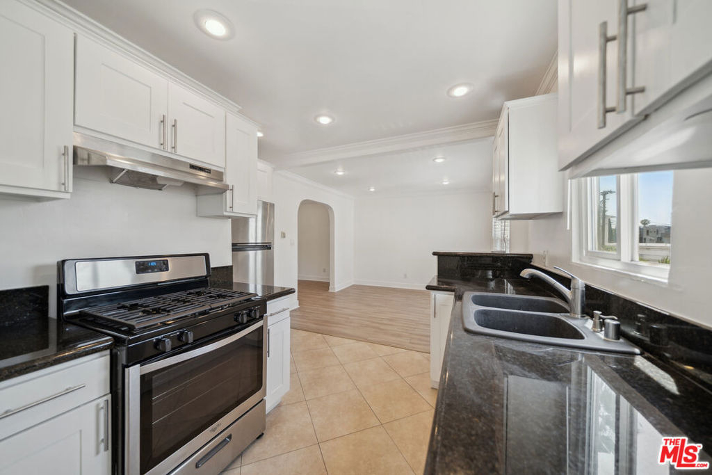 7942 Fountain Avenue - Photo 8