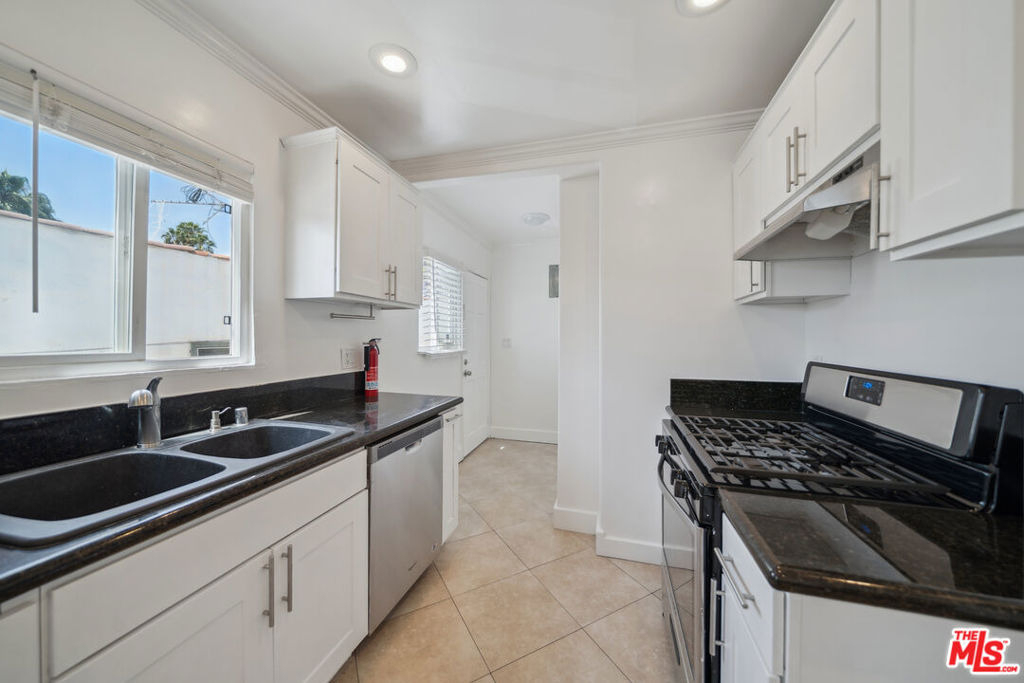 7942 Fountain Avenue - Photo 7