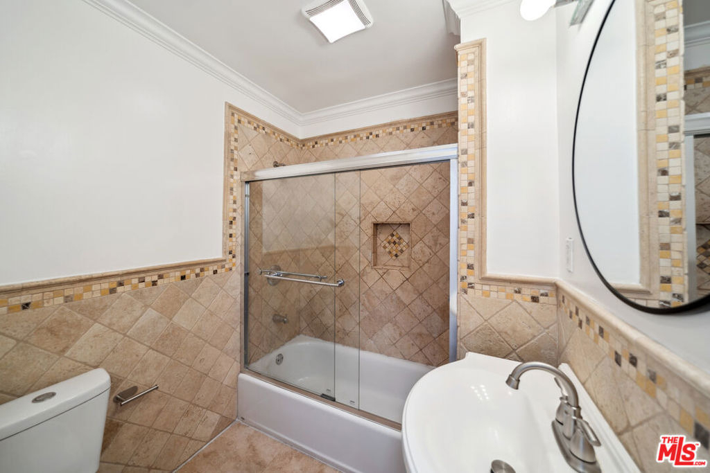 7942 Fountain Avenue - Photo 12