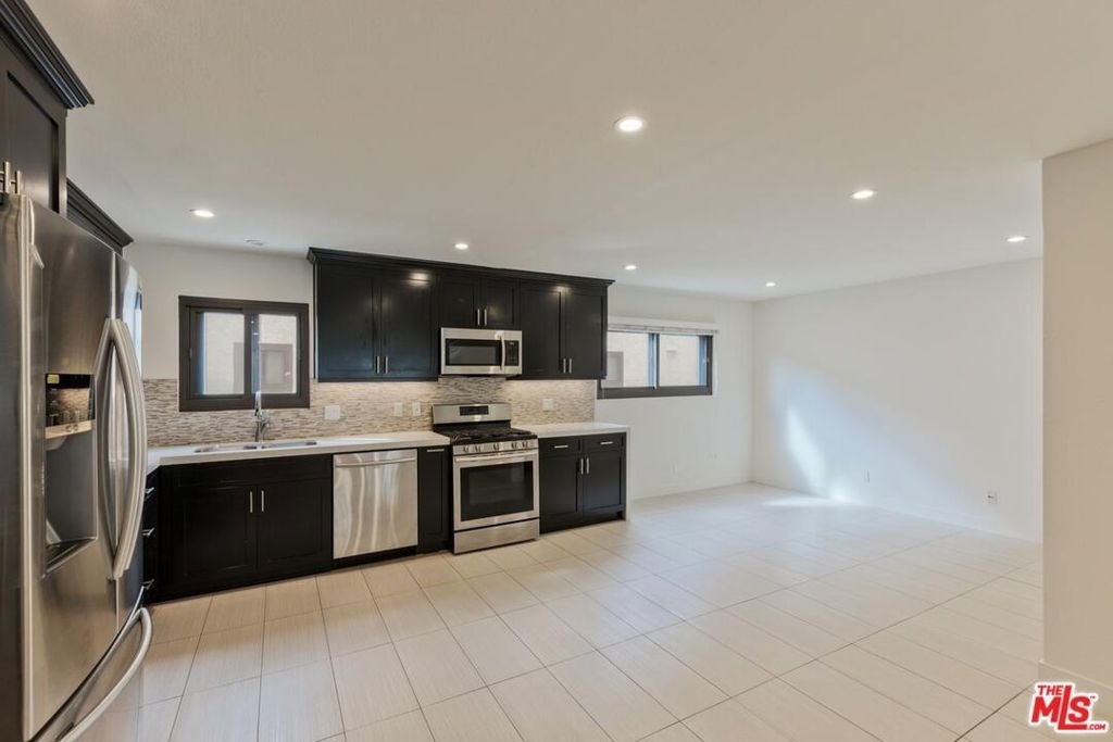 6930 De Celis Place - Photo 3