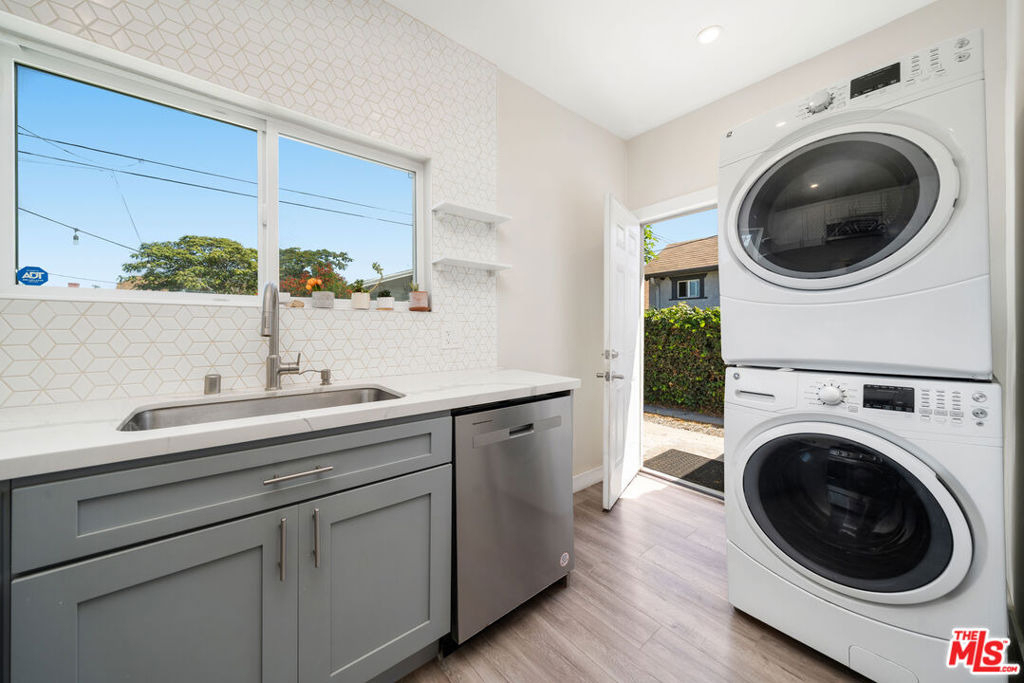 1821 W 42nd Place - Photo 6