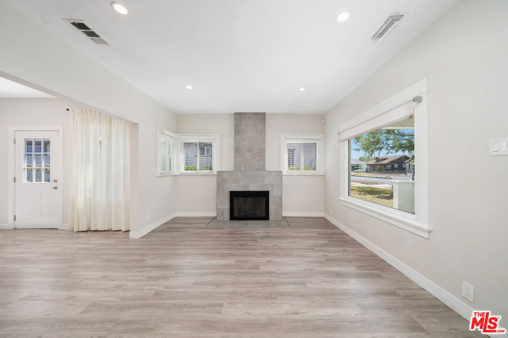 1821 W 42nd Place - Photo 2