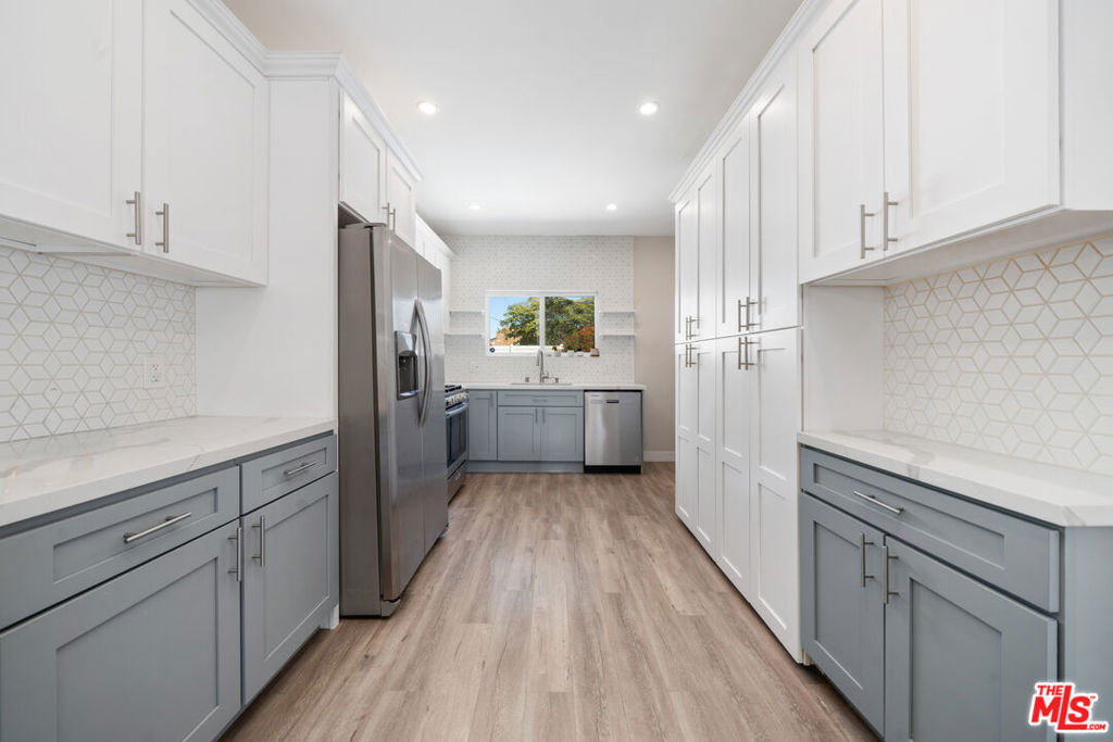 1821 W 42nd Place - Photo 4